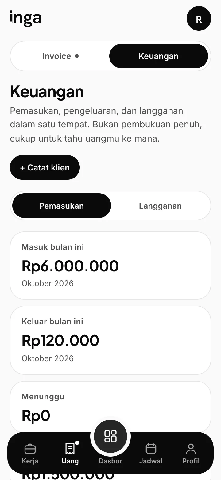 Halaman Keuangan di HP dengan pemasukan yang tercatat dari invoice lunas